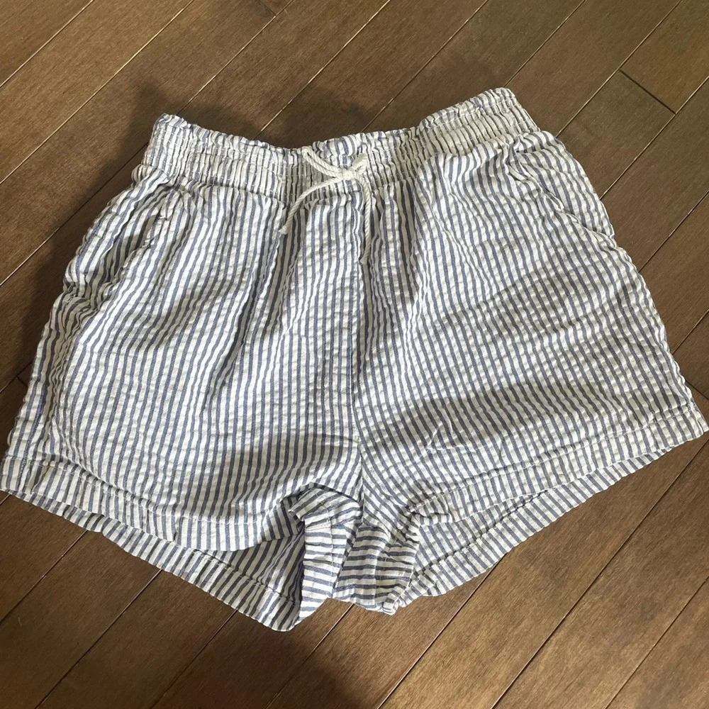 H&M girls shorts size 14 pinstripe blue and white